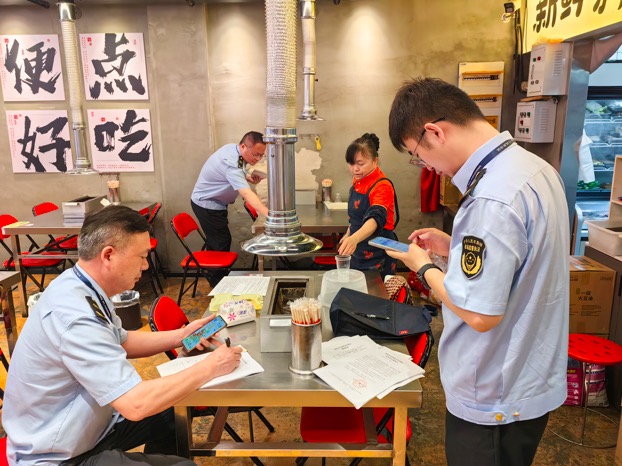 严管塑料污染,蚌埠开展专项整治护航餐饮绿色新风尚.jpeg 严管塑料污染,蚌埠开展专项整治护航餐饮绿色新风尚.jpeg