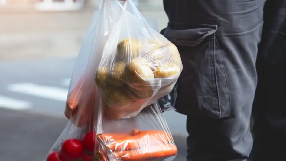 英格兰塑料袋收费政策成效显著，一次性塑料袋销量降幅已达 98%.jpeg
